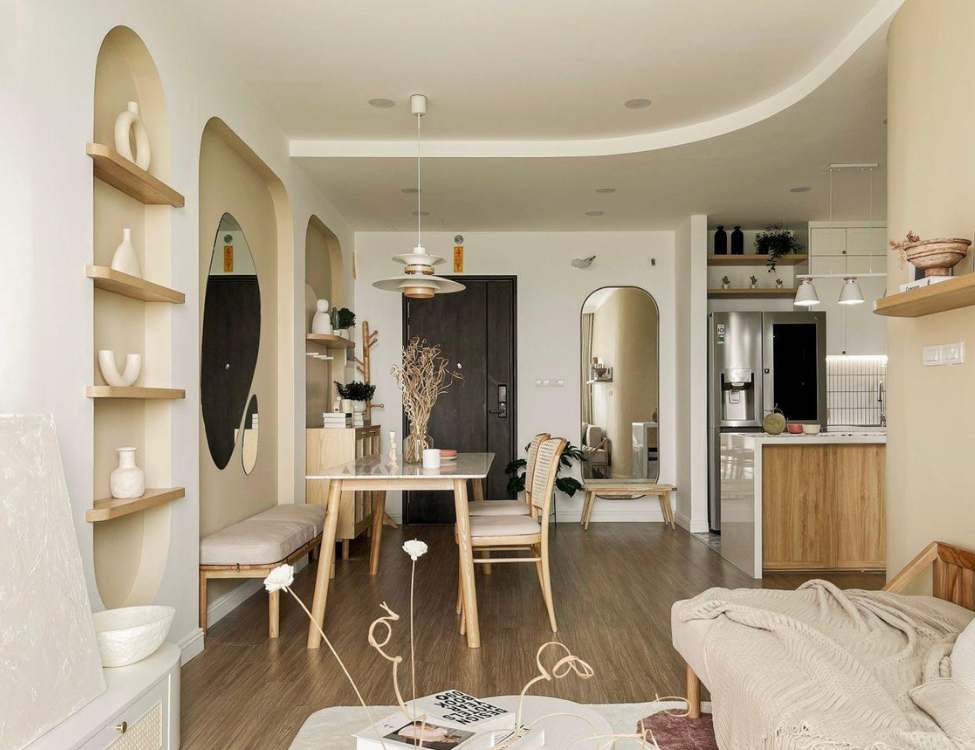 Tận dụng tường và góc: kệ treo, móc treo, kệ cao sát trần