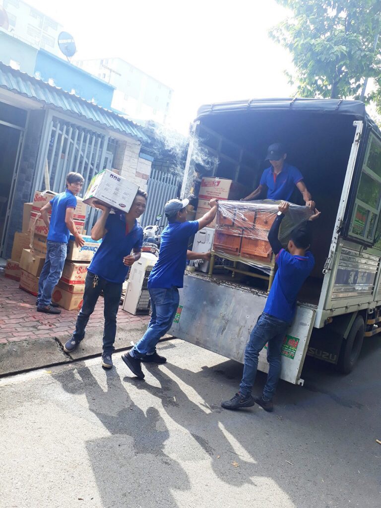 Đội ngũ nhân viên cung ứng dịch vụ chuyển văn phòng trọn gói Thành Tâm Express