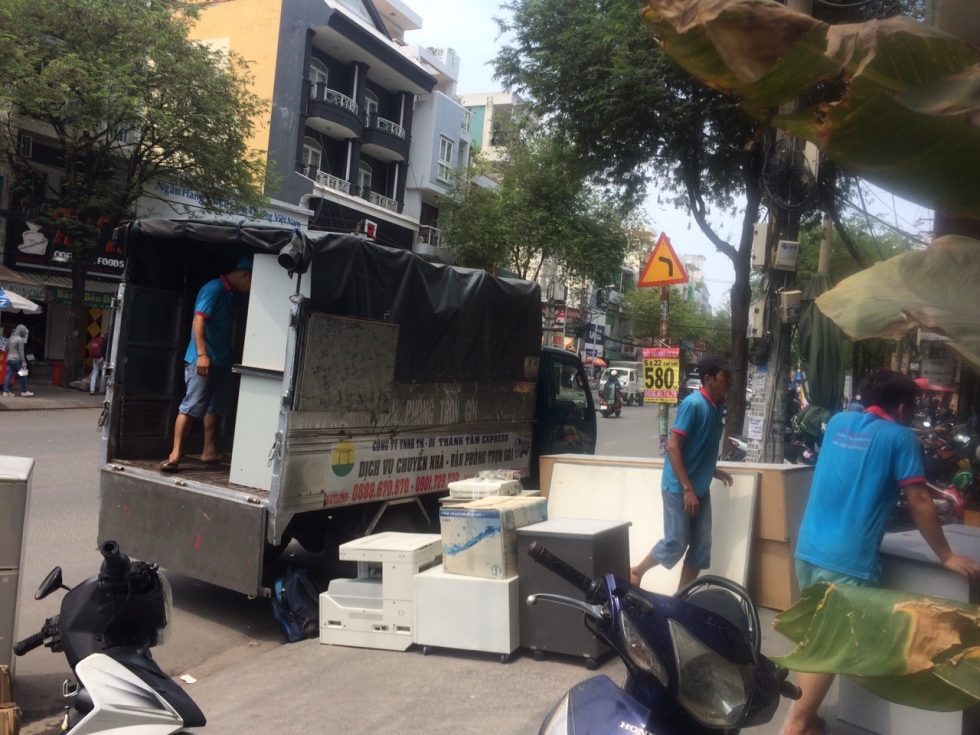 Dịch vụ chuyển văn phòng trọn gói giá rẻ TPHCM tại Thành Tâm Express