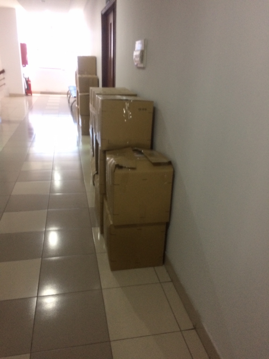 Tự tay đóng gói, phân loại đồ đạc khi tự chuyển đồ.