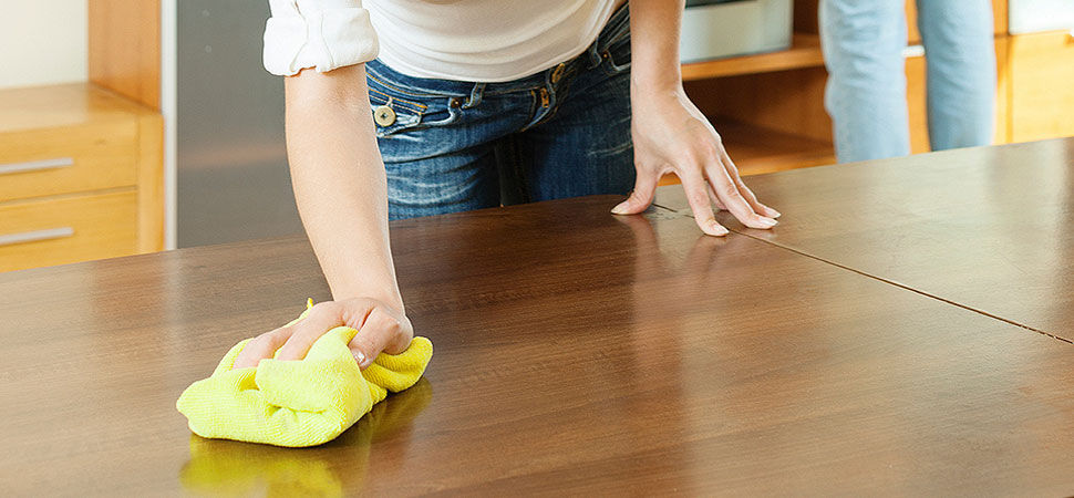 Mẹo hay đánh sạch vết bẩn bám chặt trên đồ gỗ
