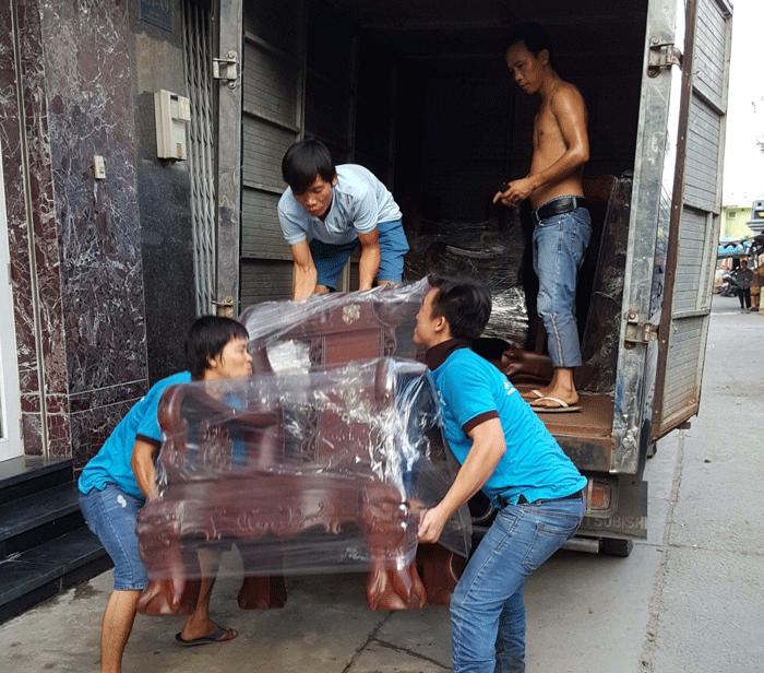 Nhân viên cung cấp dịch vụ chueyenr nhà tại TPHCM công ty Thành Tâm TPHCM