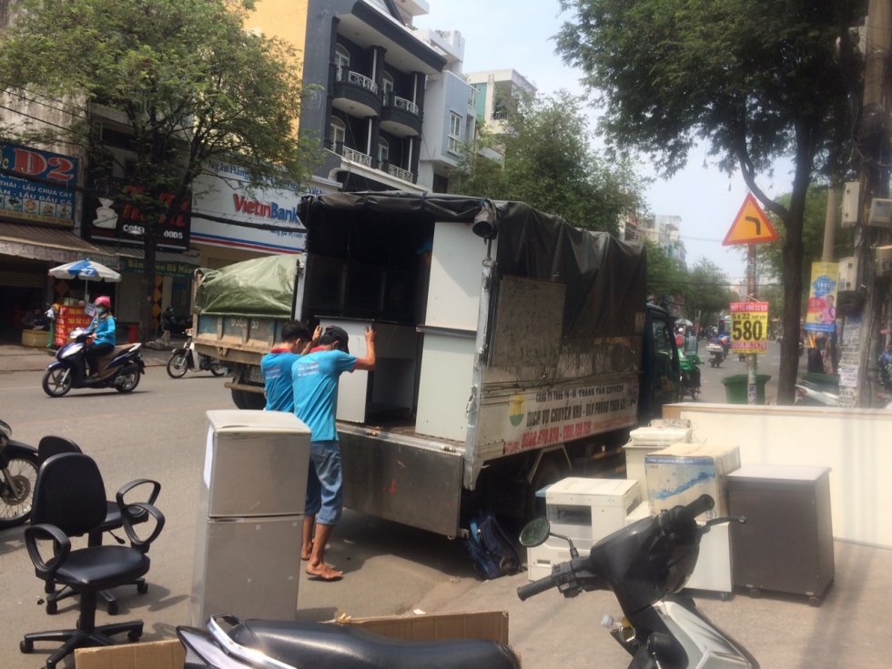 Dịch vụ thuê xe taxi tải trọn gói giá rẻ TPHCM tại Thành Tâm Express