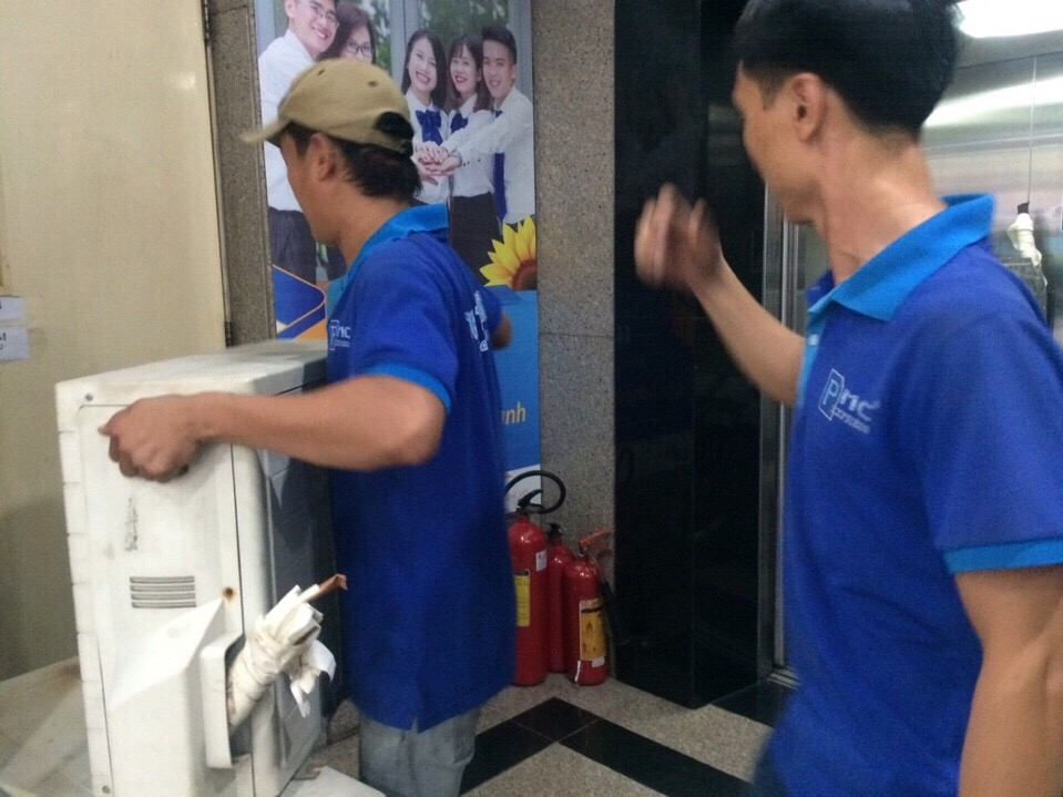 Nhân viên cung cấp dịch vụ chuyển nhà giá rẻ TPHCM
